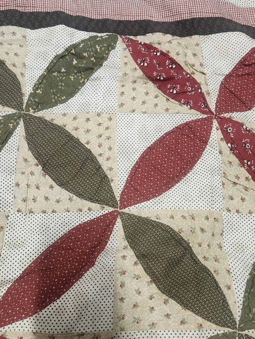 handmade 2-Piece Twin Quilt and Matching Pillow Sham Set. Alabama Beauty